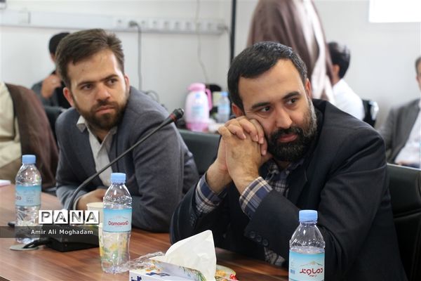 هم اندیشی وزیر آموزش و پرورش با دانش‌آموزان