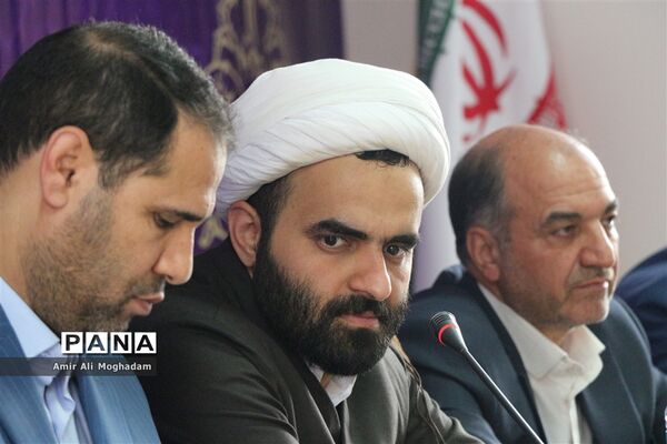 هم اندیشی وزیر آموزش و پرورش با دانش‌آموزان