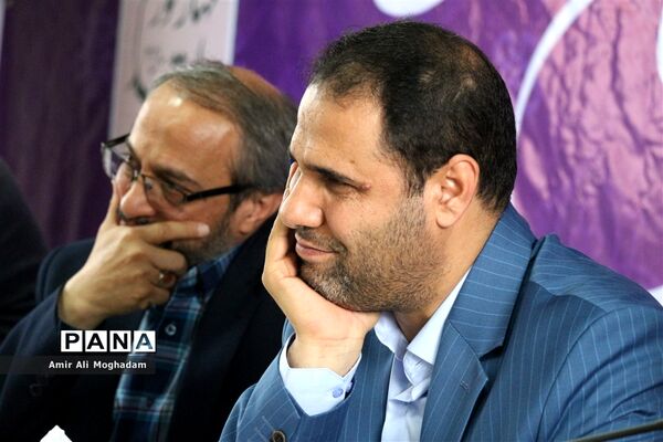 هم اندیشی وزیر آموزش و پرورش با دانش‌آموزان