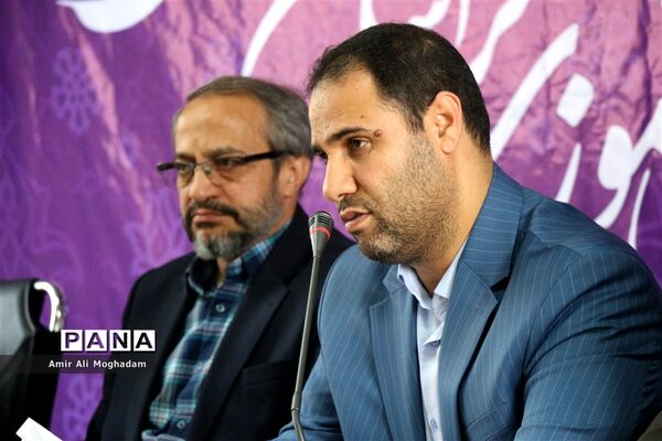 هم اندیشی وزیر آموزش و پرورش با دانش‌آموزان