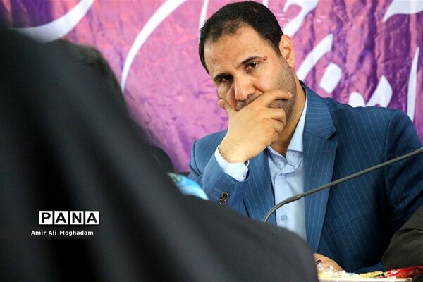 هم اندیشی وزیر آموزش و پرورش با دانش‌آموزان