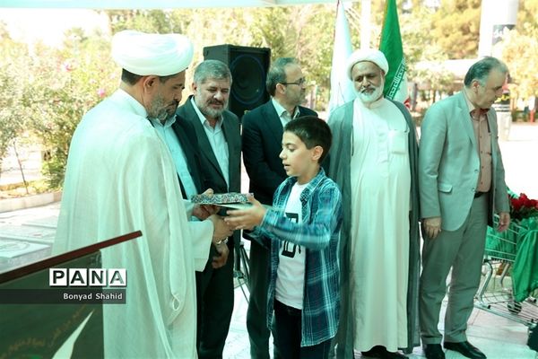 مراسم تجلیل از دانش‌آموزان برگزیده فراخوان «دلنوشته ای به رفیق شهیدم» در قم