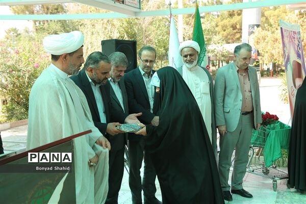 مراسم تجلیل از دانش‌آموزان برگزیده فراخوان «دلنوشته ای به رفیق شهیدم» در قم