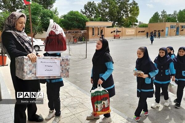 طرح بازیافت و اهدای کتاب‌ در بهارستان دو