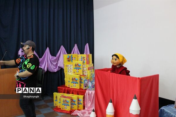 جشن الفبای کلاس‌اولی‌ها و فارغ‌التحصیلی پیش‌دبستانی‌های مدرسه نیکان در شهر جوادآباد
