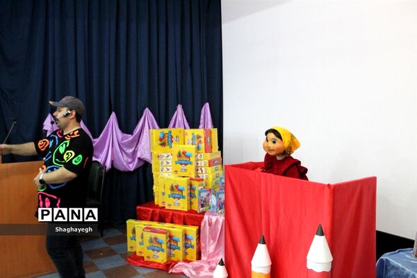 جشن الفبای کلاس‌اولی‌ها و فارغ‌التحصیلی پیش‌دبستانی‌های مدرسه نیکان در شهر جوادآباد