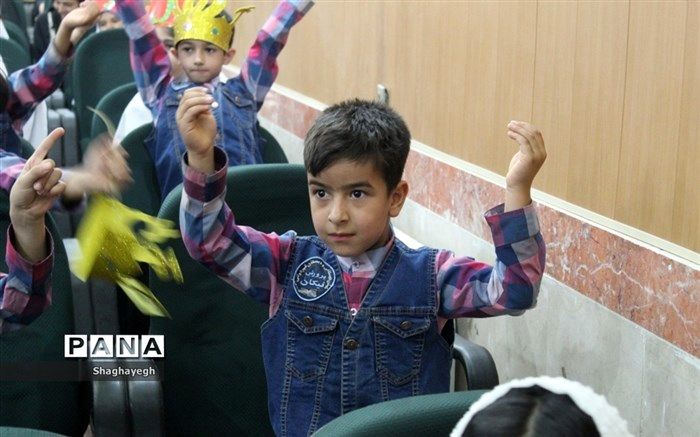 جشن پایان سال تحصیلی ششمی‌های مدرسه امام هادی شیراز /فیلم