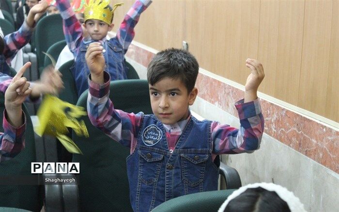 جشن پایان سال تحصیلی ششمی‌های مدرسه امام هادی شیراز /فیلم