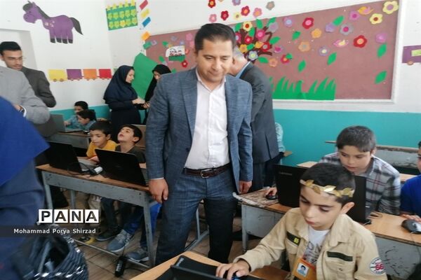 نمایشگاه دست‌سازهای دانش‌آموزان ناحیه چهار شیراز در طرح بوم