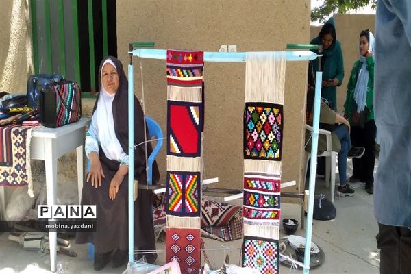 برگزاری دومین جشنواره «توت ترکان» در منطقه تفریحی گردشگری چهارده معصوم ترکان شهرستان مروست