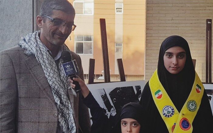 حضور پرشور دانش‌آموزان دهه هشتادی در مراسم گرامیداشت ارتحال امام در آموزش‌و پرورش اصفهان/ فیلم