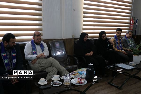 مراسم تکریم پیشتازان، خبرنگاران و اعضا مجلس دانش‌آموزی از کارشناس مسئول سازمان دانش‌آموزی خراسان‌رضوی