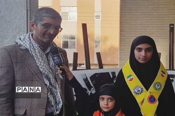 اجتماع بزرگ دانش‌آموزان‌ دهه هشتادی به مناسبت ارتحال امام خمینی (ره)  در آموزش‌و پرورش اصفهان
