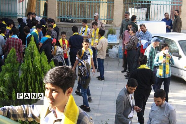 اجتماع بزرگ دانش‌آموزان‌ دهه هشتادی به مناسبت ارتحال امام خمینی (ره)  در آموزش‌و پرورش اصفهان
