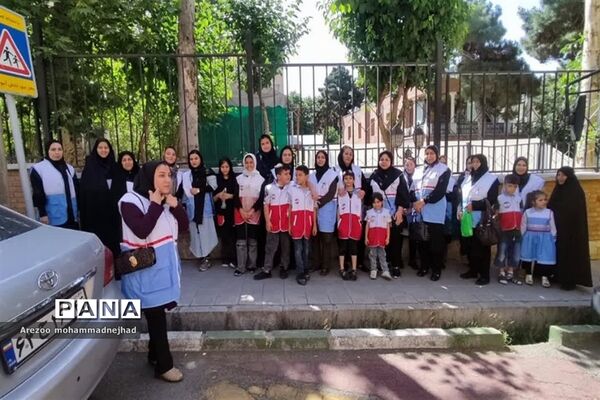 تجدید میثاق اعضای جوانان جمعیت هلال احمر قرچک با یادگار بنیانگذار کبیر انقلاب اسلامی ایران