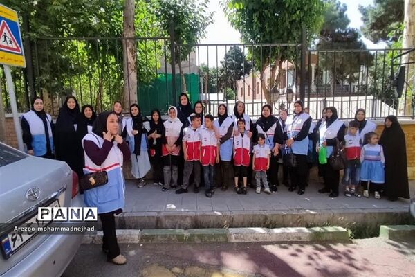 تجدید میثاق اعضای جوانان جمعیت هلال احمر قرچک با یادگار بنیانگذار کبیر انقلاب اسلامی ایران