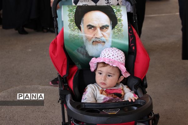 تجدید میثاق دانش‌آموزان و اعضای هیات محبان اهل بیت با آرمان‌های امام خمینی(ره)