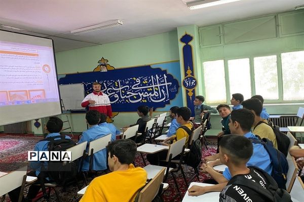 دانش‌آموزان آماده در روزهای سخت