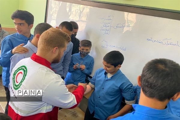 دانش‌آموزان آماده در روزهای سخت