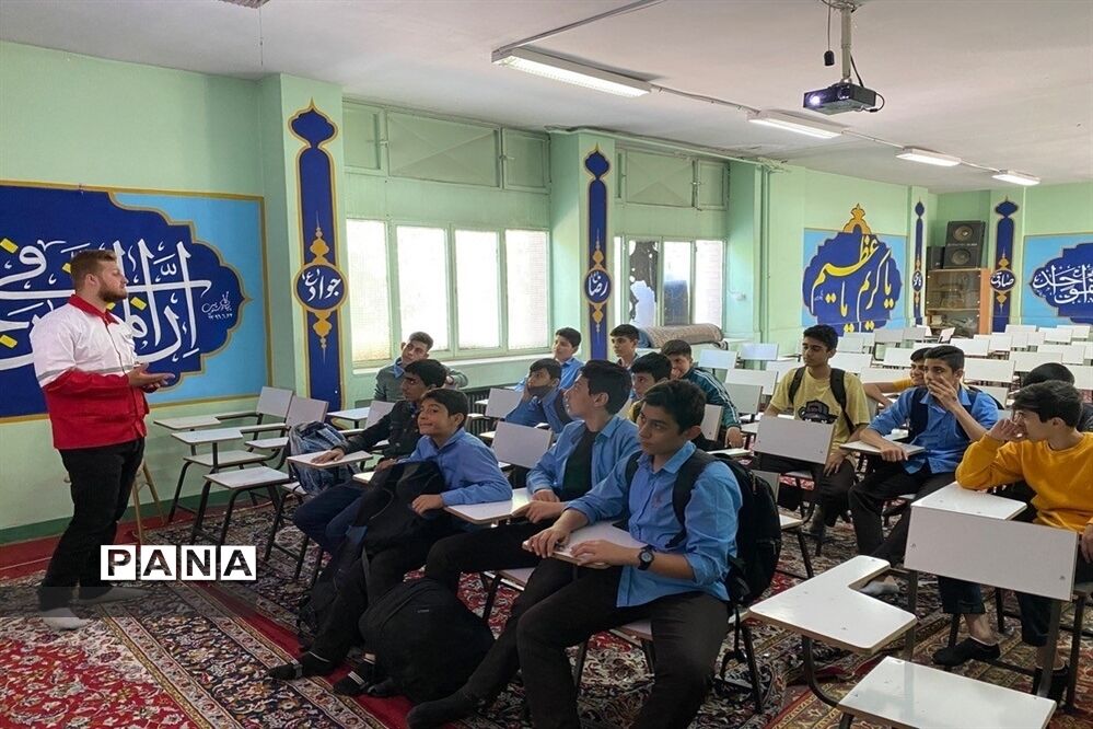 دانش‌آموزان آماده در روزهای سخت