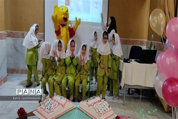 جشن الفبا دبستان زهره بنیانیان در سالن کانون سمیه شیروان
