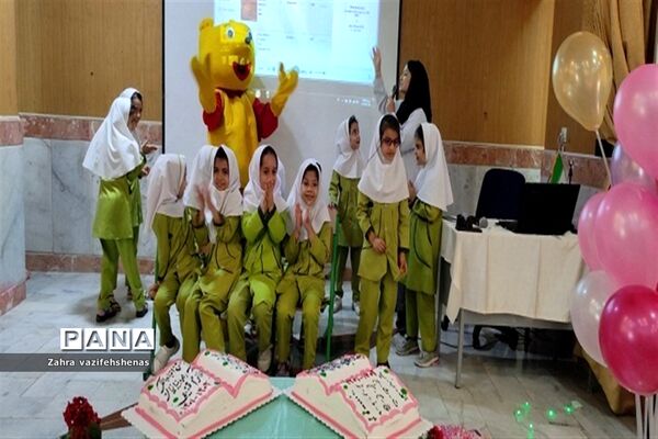 جشن الفبا دبستان زهره بنیانیان در سالن کانون سمیه شیروان
