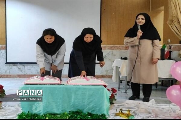 جشن الفبا دبستان زهره بنیانیان در سالن کانون سمیه شیروان