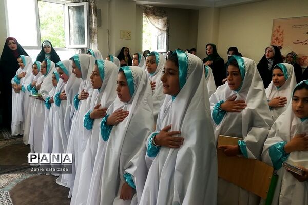 جشن تکلیف در دبستان برکت آبعلی رودهن در پایان سال تحصیلی