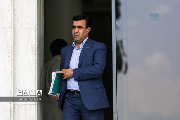 اعضای هیأت دولت در جمع خبرنگاران