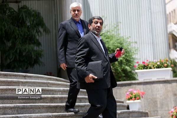 اعضای هیأت دولت در جمع خبرنگاران