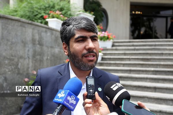 اعضای هیأت دولت در جمع خبرنگاران