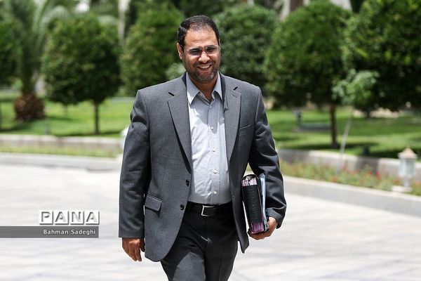 اعضای هیأت دولت در جمع خبرنگاران