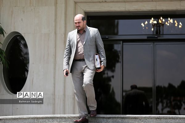 اعضای هیأت دولت در جمع خبرنگاران