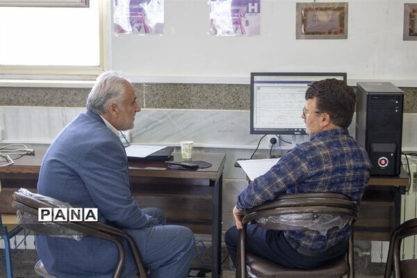 بازدید مدیر آموزش و پرورش محلات از حوزه تصحیح امتحانات نهایی