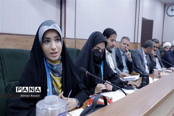 نشست شورای معاونان آموزش و پرروش قم با موضوع سازمان دانش‌آموزی