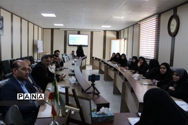 شورای اداری با طعم تاب آوری و تقدیر مدیر آموزش و پرورش منطقه جوادآباد در پی کسب رتبه سواد‌آموزی در سطح استان