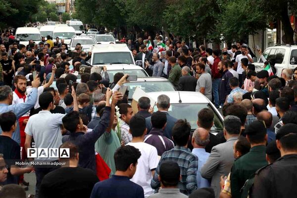 استقبال پرشکوه مردم تبریز از رئیس جمهوری