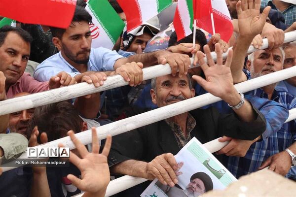استقبال پرشکوه مردم تبریز از رئیس جمهوری