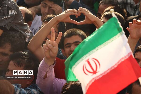 استقبال پرشکوه مردم تبریز از رئیس جمهوری