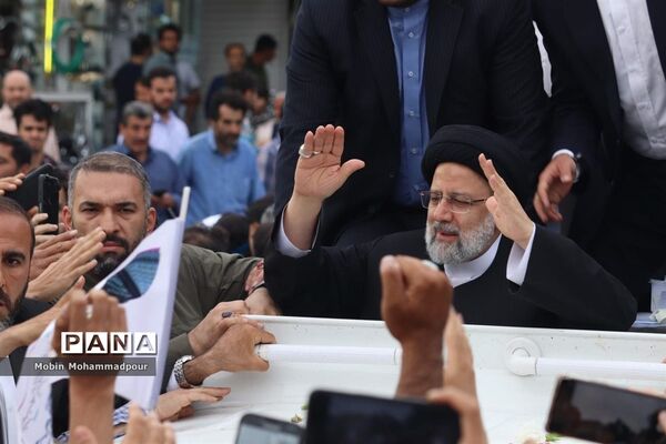 استقبال پرشکوه مردم تبریز از رئیس جمهوری