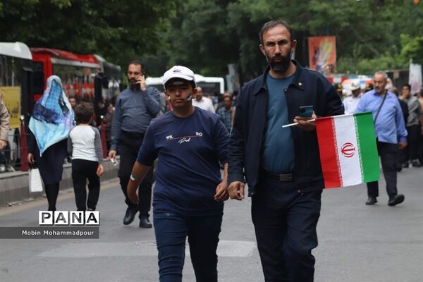 استقبال پرشکوه مردم تبریز از رئیس جمهوری