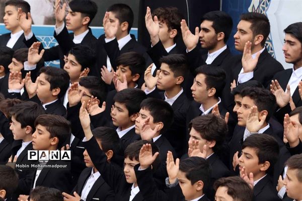 استقبال پرشکوه مردم تبریز از رئیس جمهوری