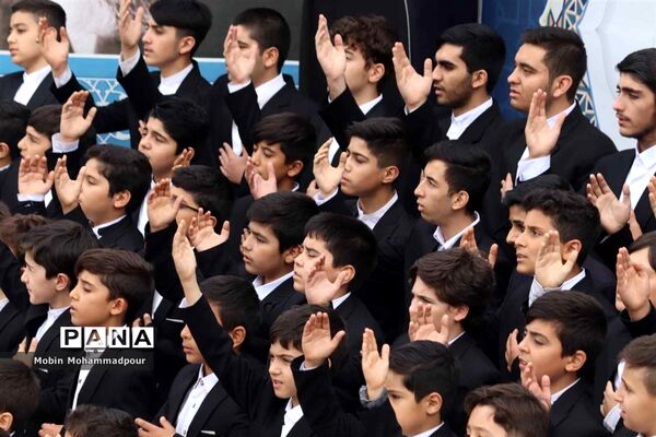 استقبال پرشکوه مردم تبریز از رئیس جمهوری
