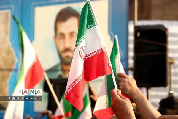 استقبال پرشکوه مردم تبریز از رئیس جمهوری