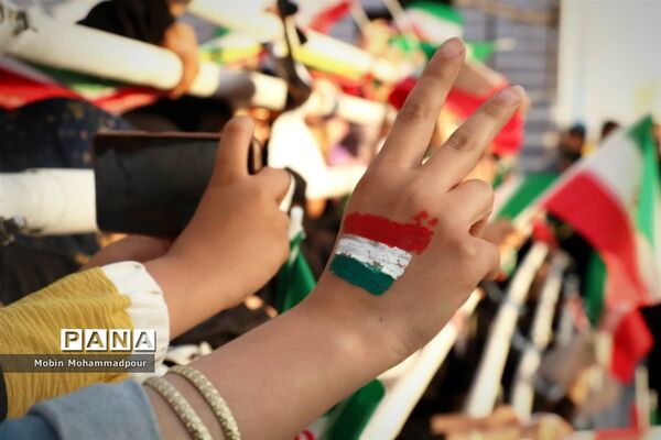 استقبال پرشکوه مردم تبریز از رئیس جمهوری