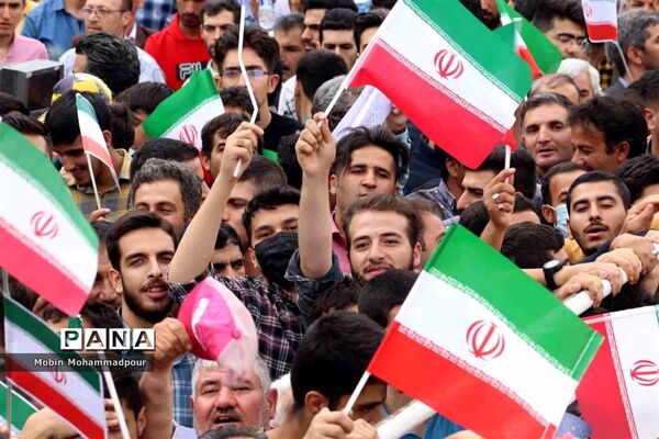استقبال پرشکوه مردم تبریز از رئیس جمهوری