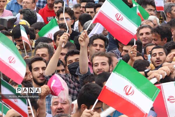 استقبال پرشکوه مردم تبریز از رئیس جمهوری