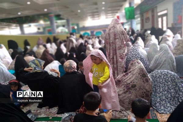 حضور گسترده مردم بیرجند در میعادگاه نماز جمعه