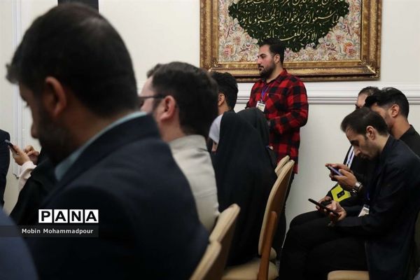 نشست خبری رئیس‌جمهوری در تبریز