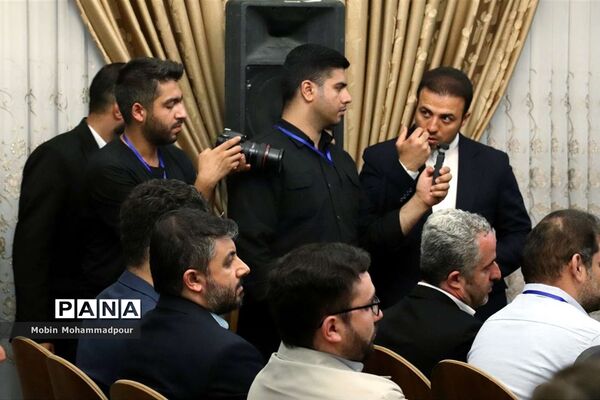 نشست خبری رئیس‌جمهوری در تبریز